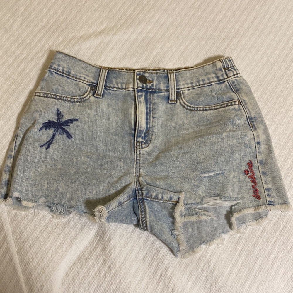 Shorts - Picture 2 of 4